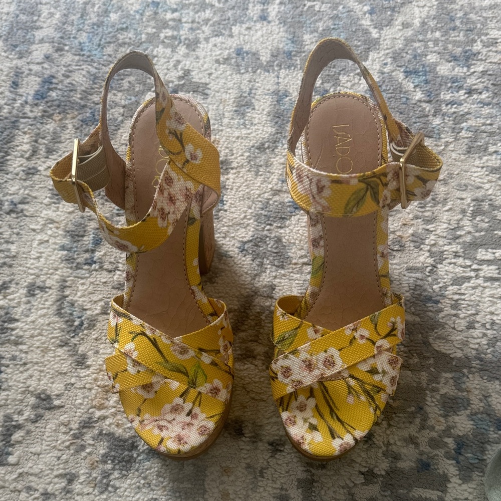 Elegant Yellow Floral Sandals